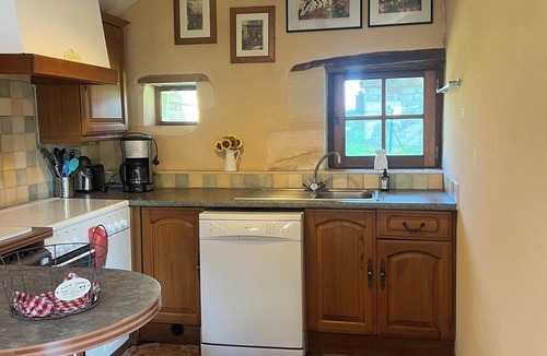 Le-Petit-Pressigny Cottage | ​Charming 2 bed self-catering cottage with heated pool & panoramic views.