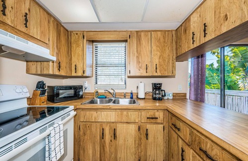 Indian Rocks Beach Apartment | Charming 2 bedroom beach Apt walk to the beach