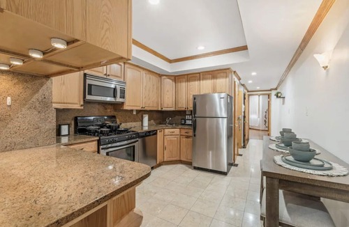 Market East Apartment | Charming 2 BD 2 BATH Apartment in Chinatown