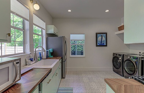 MLK House | Charming 2 BDR for 4, Close to Downtown Austin!