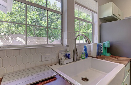 MLK House | Charming 2 BDR for 4, Close to Downtown Austin!