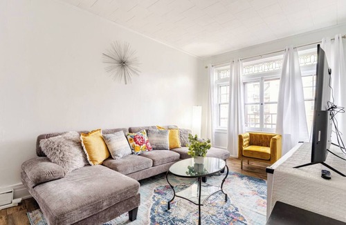 East Avenue Apartment | Charming 2-bdrm apt on lovely Park Ave. long-term option available