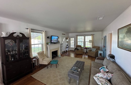 Gonzales House | Charming 2-bdrm house walking distance from historic downtown w/WiFi & HVAC.