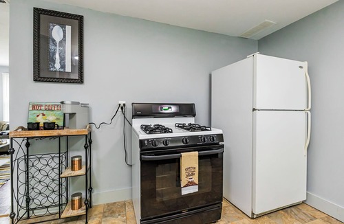 Muncie House | Charming 2-bed/1-bath house close to IUH Ball, BSU in Muncie