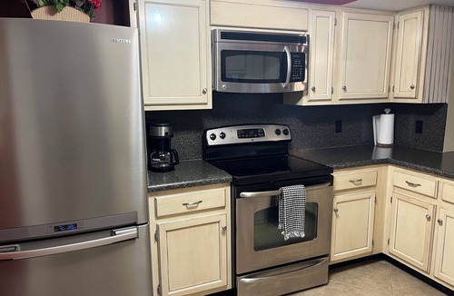 Osage Beach Condo | Charming 2 bed/2 bath condo at Lake of the Ozarks! With Dock Slip!