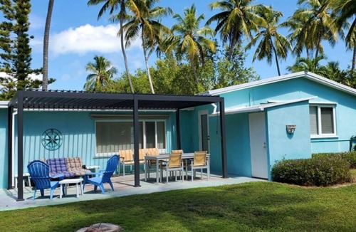 Upper Matecumbe Key House | Charming 2 bed, 2 bath cottage 100 feet from private sandy ocean beach