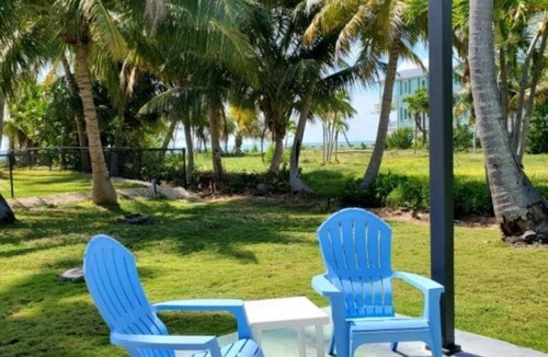 Upper Matecumbe Key House | Charming 2 bed, 2 bath cottage 100 feet from private sandy ocean beach
