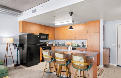 East Village Apartment | Charming 2 Bed Apartment W/Great Views, A/C, Free Parking, Washer&Dryer in Unit