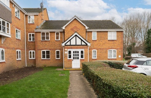 Wandle Valley Apartment | Charming 2-Bed Apartment in Hackbridge