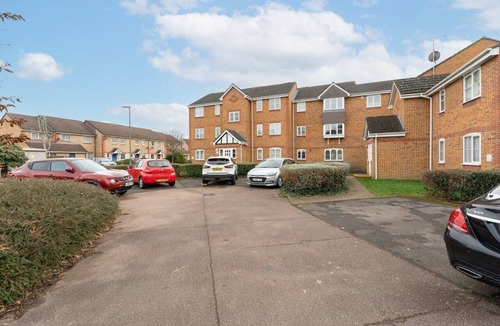 Wandle Valley Apartment | Charming 2-Bed Apartment in Hackbridge