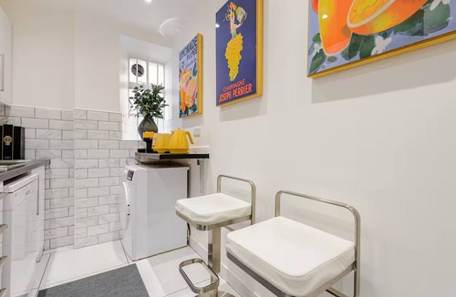 City of Westminster Apartment | Charming 2 Bed Apartment By Mayfair