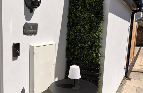 Marshborough Apartment | Charming 2-bed Apartment in Sandwich in Kent