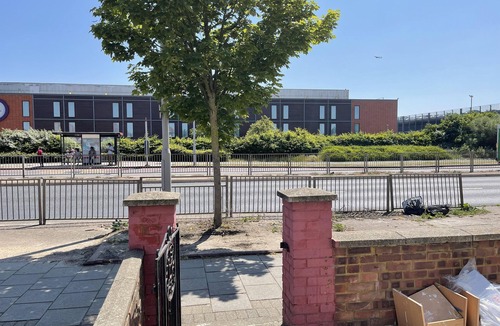 Heathrow Villages Apartment | Charming 2-bed Apartment in Heathrow First Floor