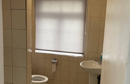 Heathrow Villages Apartment | Charming 2-bed Apartment in Heathrow First Floor