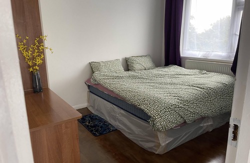 Heathrow Villages Apartment | Charming 2-bed Apartment in Heathrow First Floor