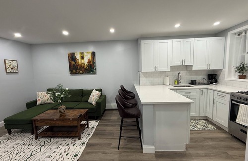 Communipaw Apartment | Charming 2-bed Apt.Short Walk to Liberty State Park and Train! 20 Min to NYC