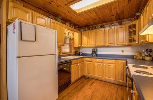 Smoky Mountains Cabin | Charming 2-Bed Cabin with Mountain Views!