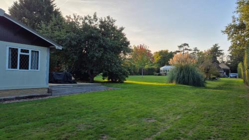 Iver House | Charming 2-Bed Cottage near Pinewood Studios