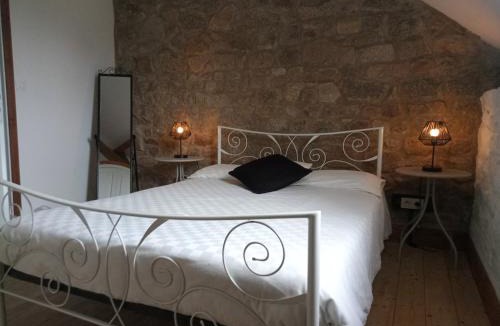 Merinchal House | Charming 2-Bed Cottage within Barn in Merinchal