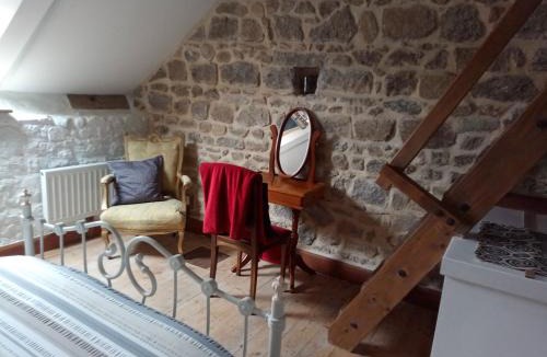 Merinchal House | Charming 2-Bed Cottage within Barn in Merinchal