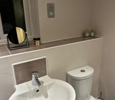 Glapthorn Apartment | Charming 2 Bed Countryside House with Free Parking