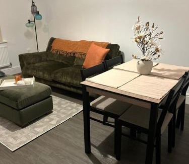 Glapthorn Apartment | Charming 2 Bed Countryside House with Free Parking