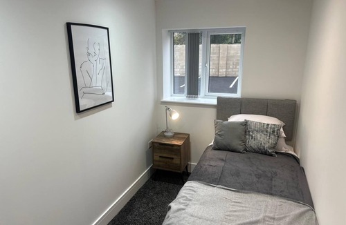 Long Eaton Apartment | Charming 2-Bed Flat: Ideal for City Explorers