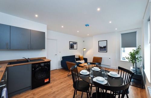 Beeston Apartment | Charming 2-Bed Flat: Stylish, Spacious, & Prime Location