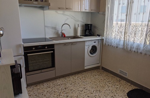 Port-la-Nouvelle Villa | Charming 2-Bedroom Villa with AC, 400m from Beach, Sleeps 5/6