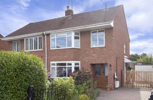 Stonehouse House | Charming 2-Bed Home in Stonehouse