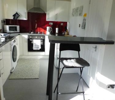 Crosslee House | Charming 2 bed house Perfect base for sightseeing