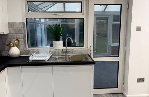 Littleover House | Charming 2-Bed Modern House in Derby