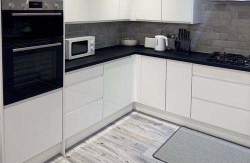 Littleover House | Charming 2-Bed Modern House in Derby