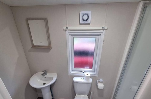 Saint Columb Major Cabin | Charming 2-Bed Static in Saint Columb