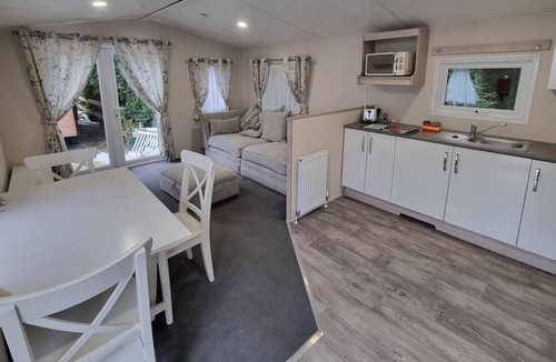 Saint Columb Major Cabin | Charming 2-Bed Static in Saint Columb