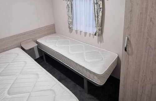 Saint Columb Major Cabin | Charming 2-Bed Static in Saint Columb