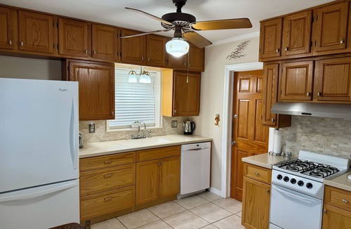 Lake Ridge House | Charming 2-bed, 2-bath cottage in Ft. Lauderdale 8 minutes from the beach 🏝️