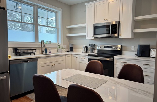 South Burlington Cottage | Charming 2-bedroom cottage