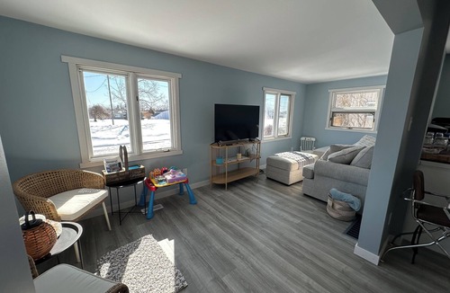 Carrying Place Cottage | "Charming 2-Bedroom Cottage: Fully Renovated with Water Access