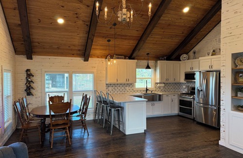 Sulphur Springs Other | Charming 2-bedroom farmhouse in awesome Sulphur Springs, Texas