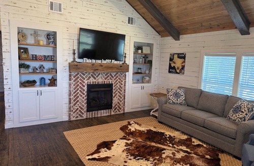 Sulphur Springs Other | Charming 2-bedroom farmhouse in awesome Sulphur Springs, Texas