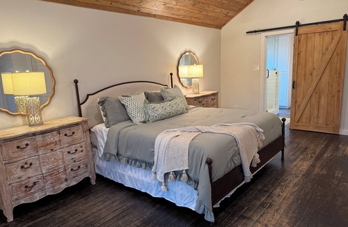Sulphur Springs Other | Charming 2-bedroom farmhouse in awesome Sulphur Springs, Texas