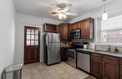 University City Apartment | Charming 2-bedroom apartment with AC in University City