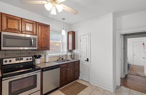 University City Apartment | Charming 2-bedroom apartment with AC in University City