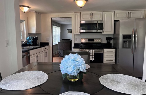 Pilot Mountain House | Charming 2-bedroom Cottage with AC and WiFi in Pilot Mountain