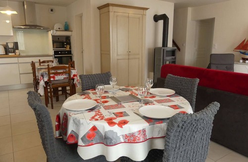 La Gueriniere House | Charming 2-Bedroom House Near Beach & Town + Terrace, BBQ, Parking Included