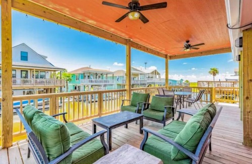 Jamaica Beach House | Charming 2-bedroom cottage on the canal in Jamaica Beach.
