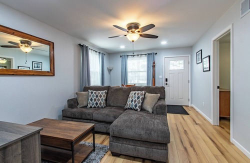 North Liberty House | Charming 2-bedroom house freshly renovated in beautiful North Liberty