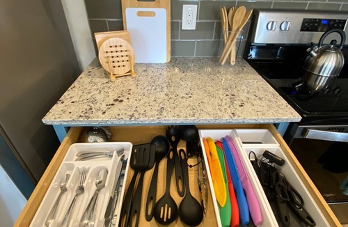 Central Oklahoma City Apartment | Charming 2-bedroom guesthouse with AC and WiFi in brilliant Oklahoma City