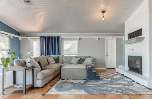 South Oklahoma City House | Charming 2-bedroom house with WiFi, AC, Towels, Linens, washer/dryer.
